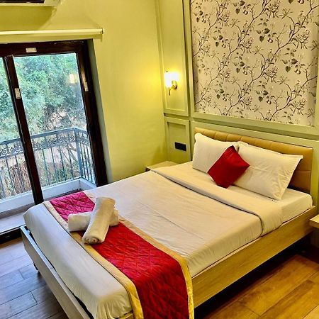 Hotel Castle Manor - Auroville Beach Пондичери Екстериор снимка