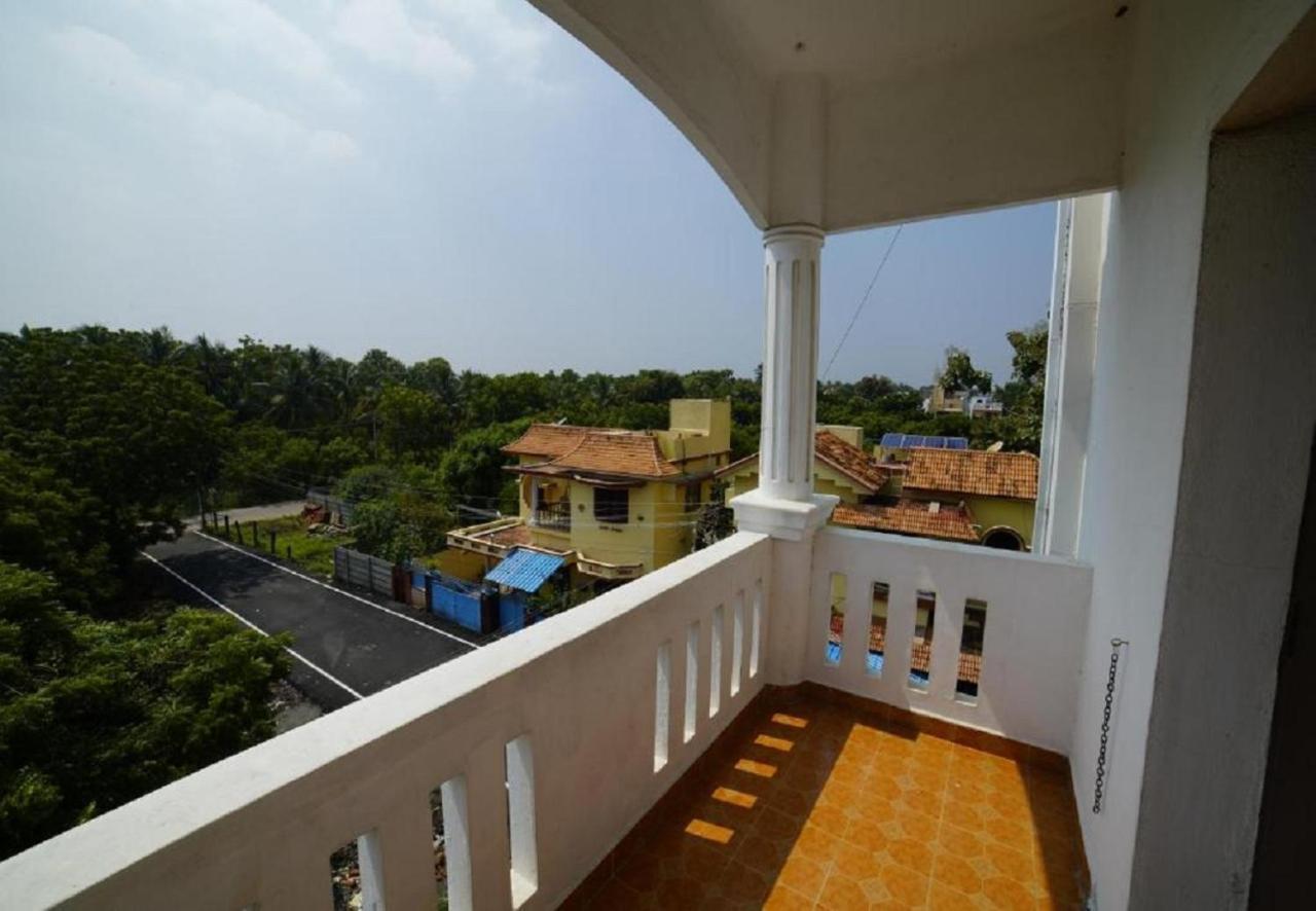 Hotel Castle Manor - Auroville Beach Пондичери Екстериор снимка